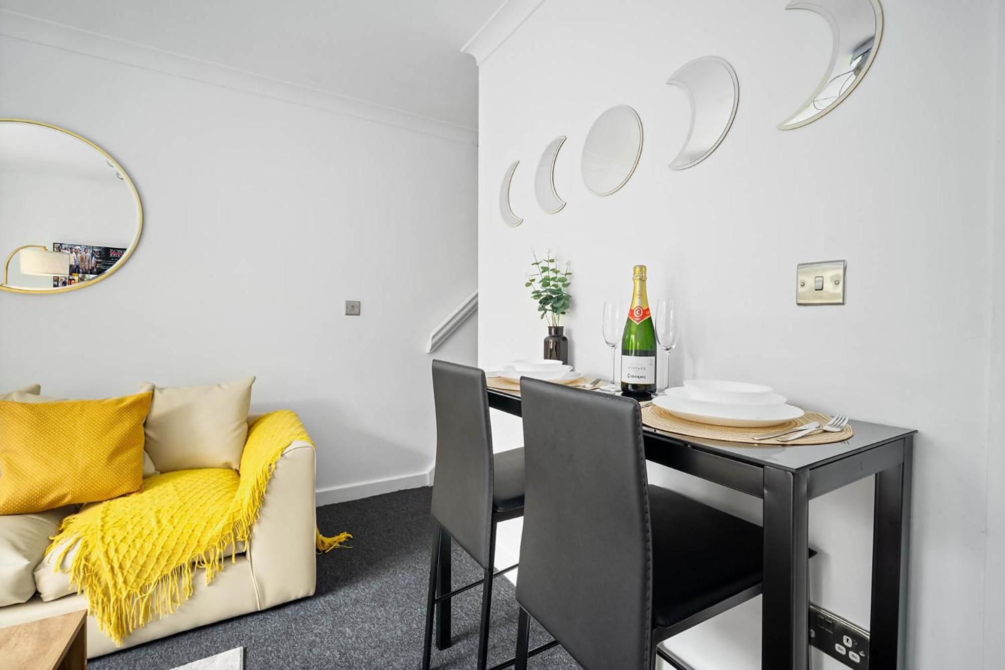 2 Bedroom House - Garden & Parking 2Gm - Wifi Бирмингем Экстерьер фото
