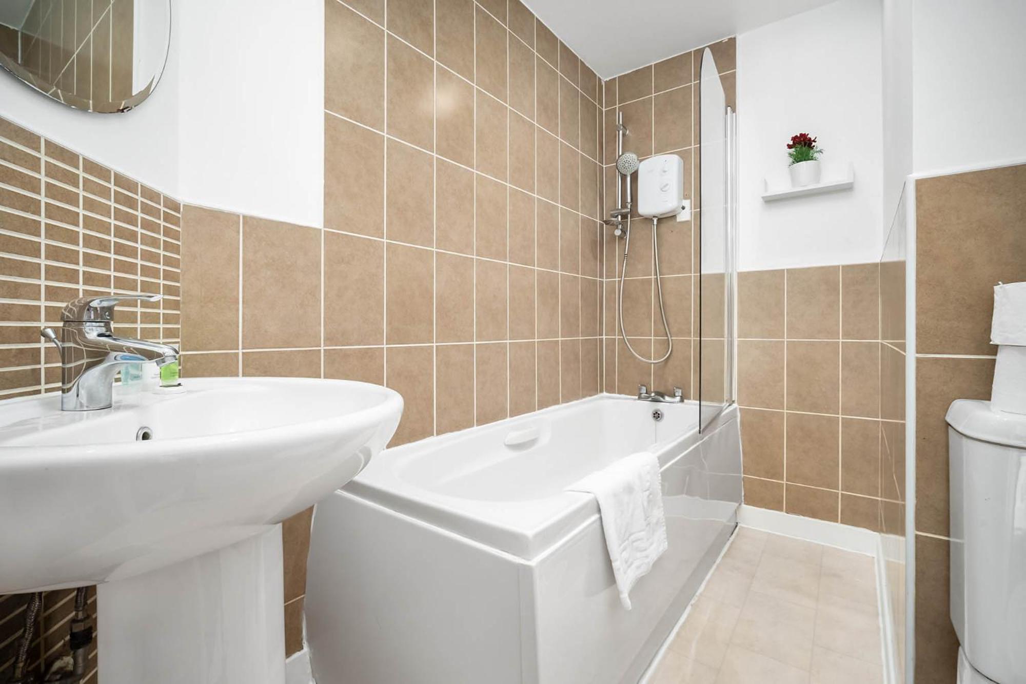 2 Bedroom House - Garden & Parking 2Gm - Wifi Бирмингем Экстерьер фото